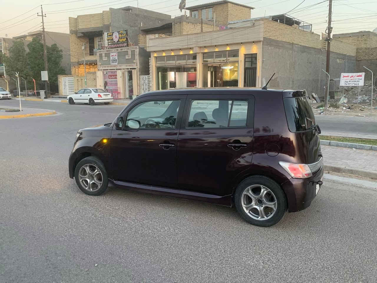 السلام عليكم ديهاتسو ماتريا ياباني 2008 بسمي 
كير مكينه تمام 
مصبوغه بسبب جراد 
تخم تاير مشط كله جديد 
سياره حلوو استخدام يومي 
مكاني بغداد الكرخ نفق شرطه 
غراض سياره كلها متوفره 
سعر 54 بيها مجال بسيط 
***********
