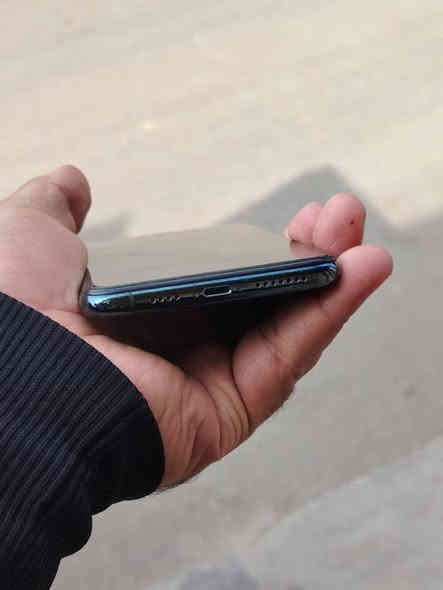 سلام عليكم ايفون 11 برو ماكس 
بطاريه 77 نموذج M ذاكره 256
بغداد سعره 280 الف تواصل *********** واتس متوفر
