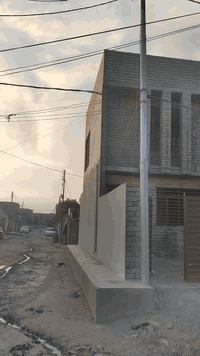 مشتمل طابقين ركن على شارعين امام ساحة
المساحة الكلية 130 متر
واجهة ١٠ متر والنزال ١٣ متر 
البيت كامل مكمل فقط عايزة سيراميك ارضية ولبخ الواجهة
قريب جداً من شارع الحولي المثنى بضهر الشارع والبيت زيرو وشغل شرط درجة اولى وعل فحص من كهربائيات ومجاري ومن كلشي وسند ٢٥ تحويل ثاني يوم
بيت واجهة تخبل وعالي عن الشارع
والمنهولات كلهن خارج البيت
السعر ٨٥ والشراي يتصل
ورجاءا البيت مو شغل شلون ماجان حتى تكسر بسعره وما كملته بسبب الضائقة المالية
***********
