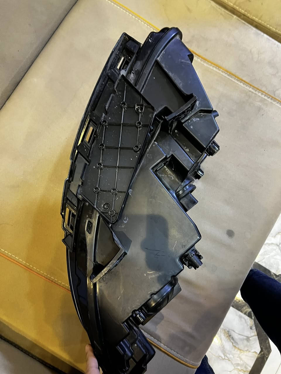 السلام عليكم 
للبيع لايت دوج جارجر 2023  جهة ايمن عدسه اصفر امريكي اصلي 
بي كسر  مأشر بالصور 

***********
***********
