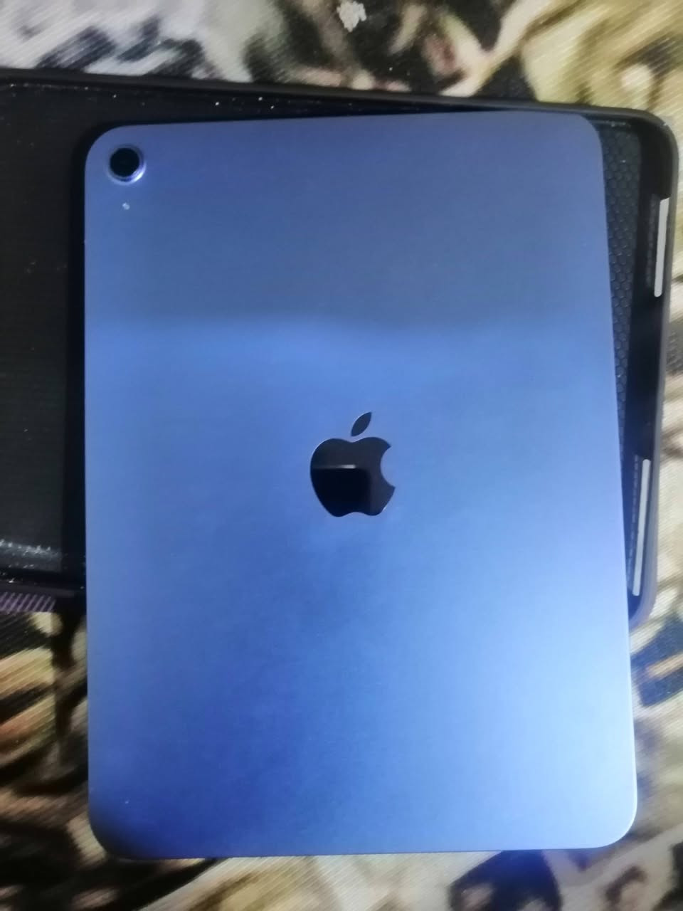 ايباد 11 معالج A16 للبيع كامل ملحقات سعره 500 قفل قفل قفل بعده تحت الضمان ***********
