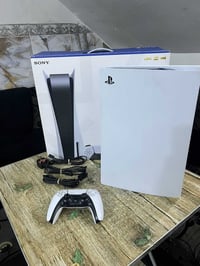 بلي ستيشن فايف عادي ذاكرته 825 بعده جديد وغراضه كلها موجوده السعر 650 ...