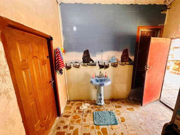 بيت  للبيع 

المساحه -200م ع شارع ١٥ متر 

العنوان : حي اور الثانيه  

تفاصيل البناء : طابقين مسلح

ط1 - غرف عدد2+صاله+استقبال+مطبخ+صحيات

ط 2 - غرف عدد2+صاله+صحيات

للمزيد من المعلومات يمكنكم التواصل معنا على الرقم التالي 

***********

***********
