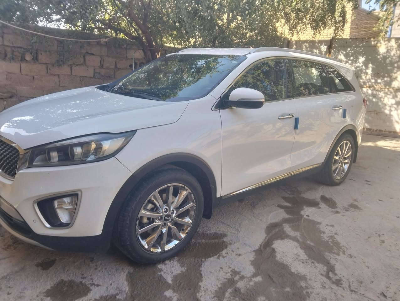 سلام عليكم ورحمة الله وبركاته عندي سورنتو البيع موديل 2015 شكل 16 مكفوله من دعاميه الى داعاميه بيه بارد قليل 4 سندر رقم اربيل ابسمي محرك مفتوح مبدل كازكيت كهربائية شغاله السياره بلااديه كلها السعر 190 بيها مجال الطيبين قليل حك الجيه مكاني بغداد قرب علوه رشيد عوريج ، ***********
