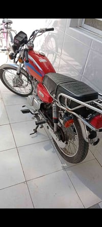 دراجة نارية • مديل ٢٥ • ابرو