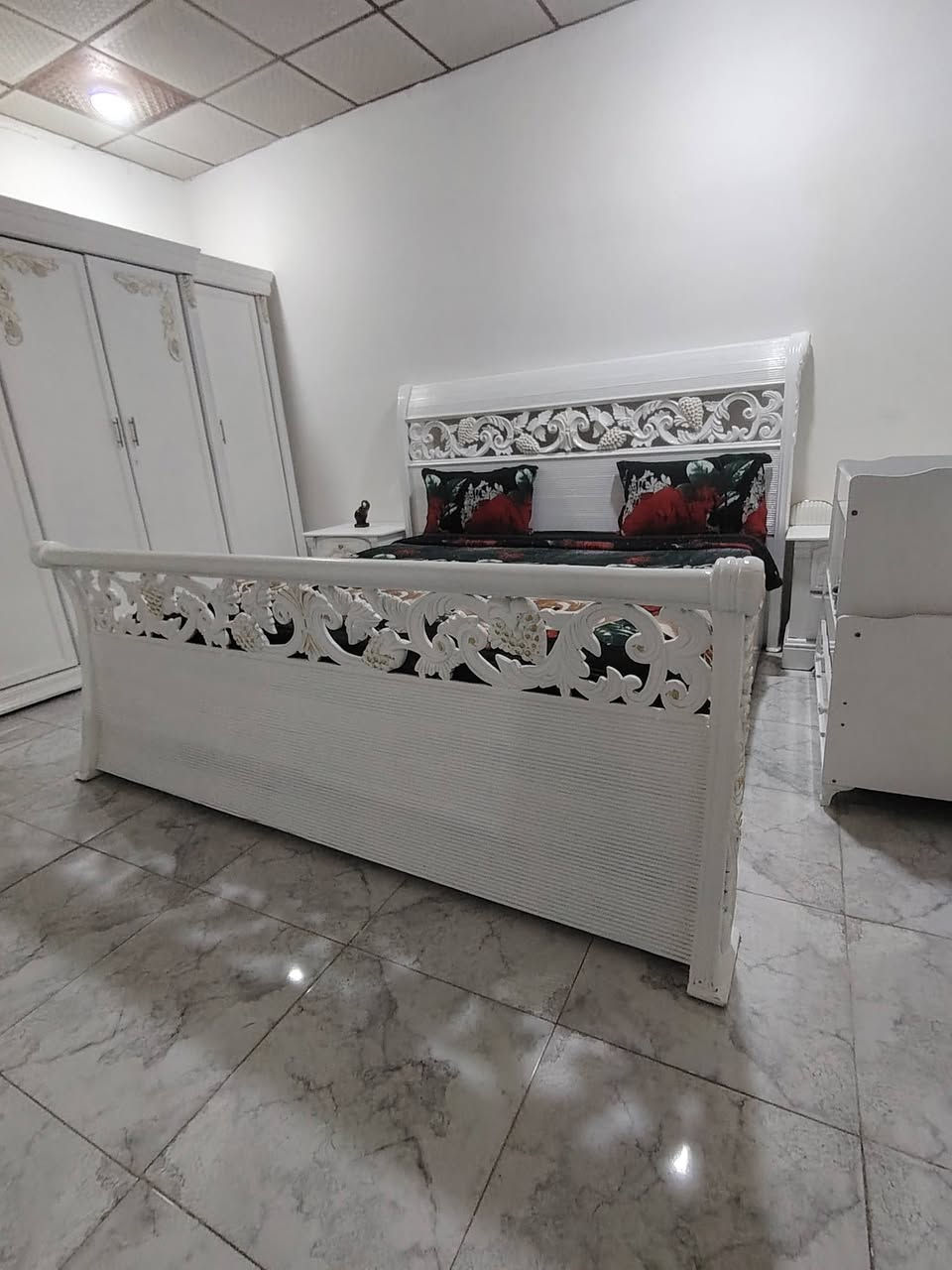 غرفه نوم كويتيه جديده
غرفه نوم كويتيه زلغ مابيهاا مكاني عويسيان شارع القصور
السعر مليون ونص  رقمي ***********
