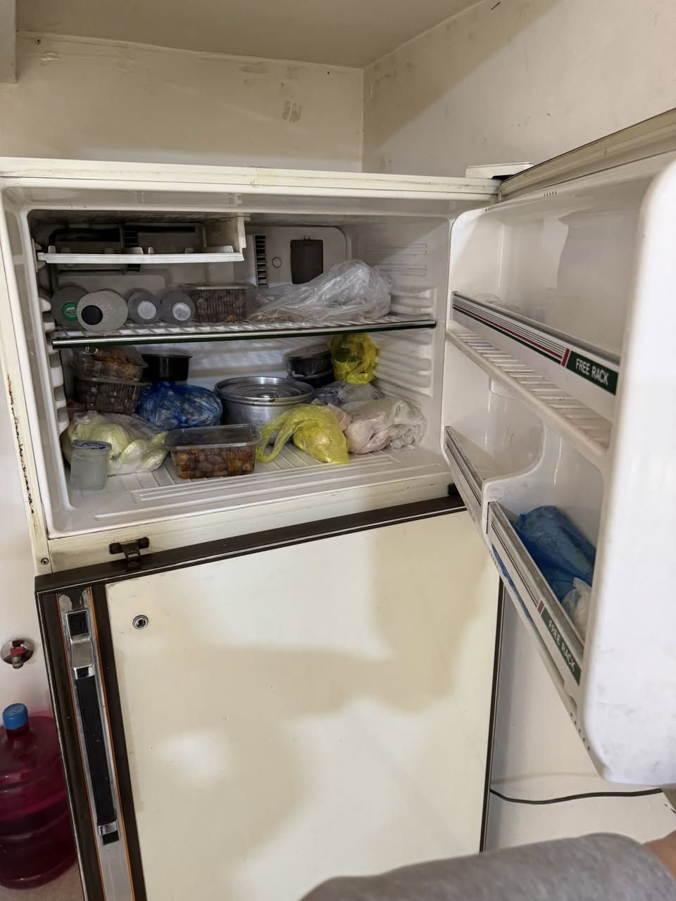 ثلاجة ناشنال  للبيع لللاستفسار خاص او ع الرقم ***********
