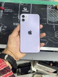 ايفون 11عادي للبيع  شاشه بيها فطر كامرات فقط تشكل  سعر 110 وتساب075175...