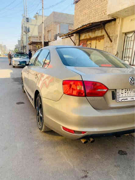 السلام عليكم ورحمة الله 
من رخصة الادمن المحترم ❤️
سيارة فولكس واكن جيتا 2011 لون ذهبي
السيارة ماشية 142 الف حقيقي
مكينة 2000 تنفس طبيعي خليجي
كير مكينة بالجيس لوك ومكفول
مواصفات اعتيادية شاشة كامره اشاير بالمري منضومة زينون 
باتري وتخم تاير جديد 
السيارة الكشر غير مكفول بيها معجون 
السنوية لنهاية ال2027 رقم بغداد
السعر المطلوب 74 وبيها مجال بسيط❤️
مكاني بغدادالمنصور او حي الفرات
للاستفسار *********** او *********** بغداد
