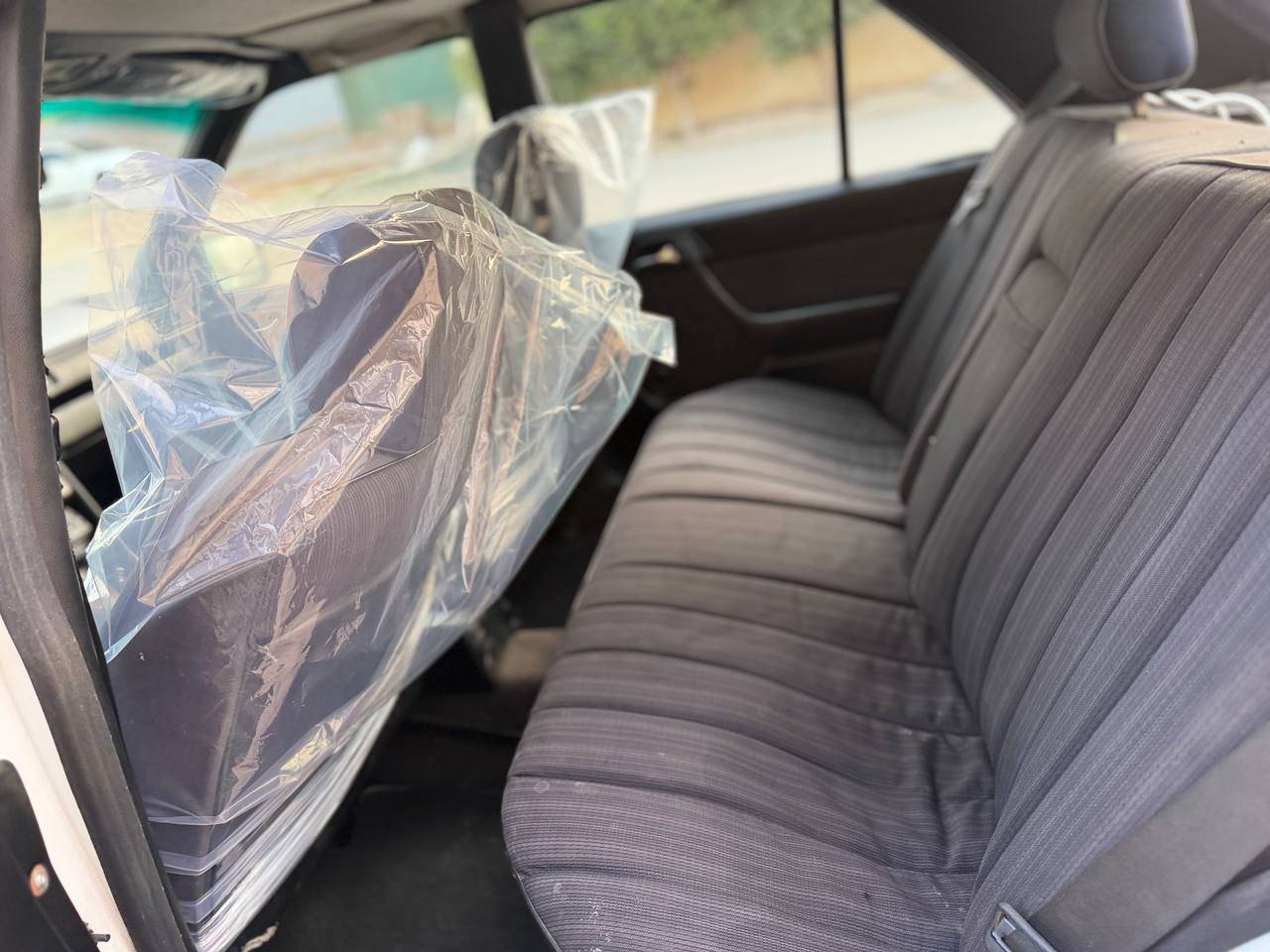 مارسدس کوبەی1985کلاسیك گیڕمەکینە بەشەرتە زۆرخاوینە
سەیارەکەبێلیدرانە398kmڕۆیشتوە
هەندەك پارچەی لەسەرساغەی بەس پەمپە.شوین هەولیر.
***********واتساب ڤایبر أربيل, العراق
