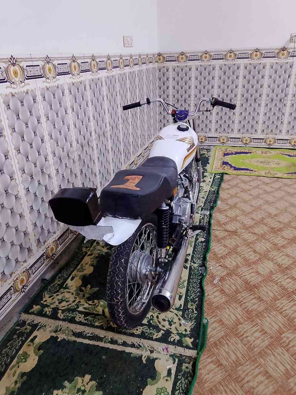 سلام عليكم
دراجه للبيع تعمير 25 وشاصي نامه 25 كلك 
دراجه مكفوله برغي مامفتوح رايده 600وبيه مجال قليل 
مكاني الحمزه الشرقي *********** شباب فدوه المو شراي لايجي خاص ❤
