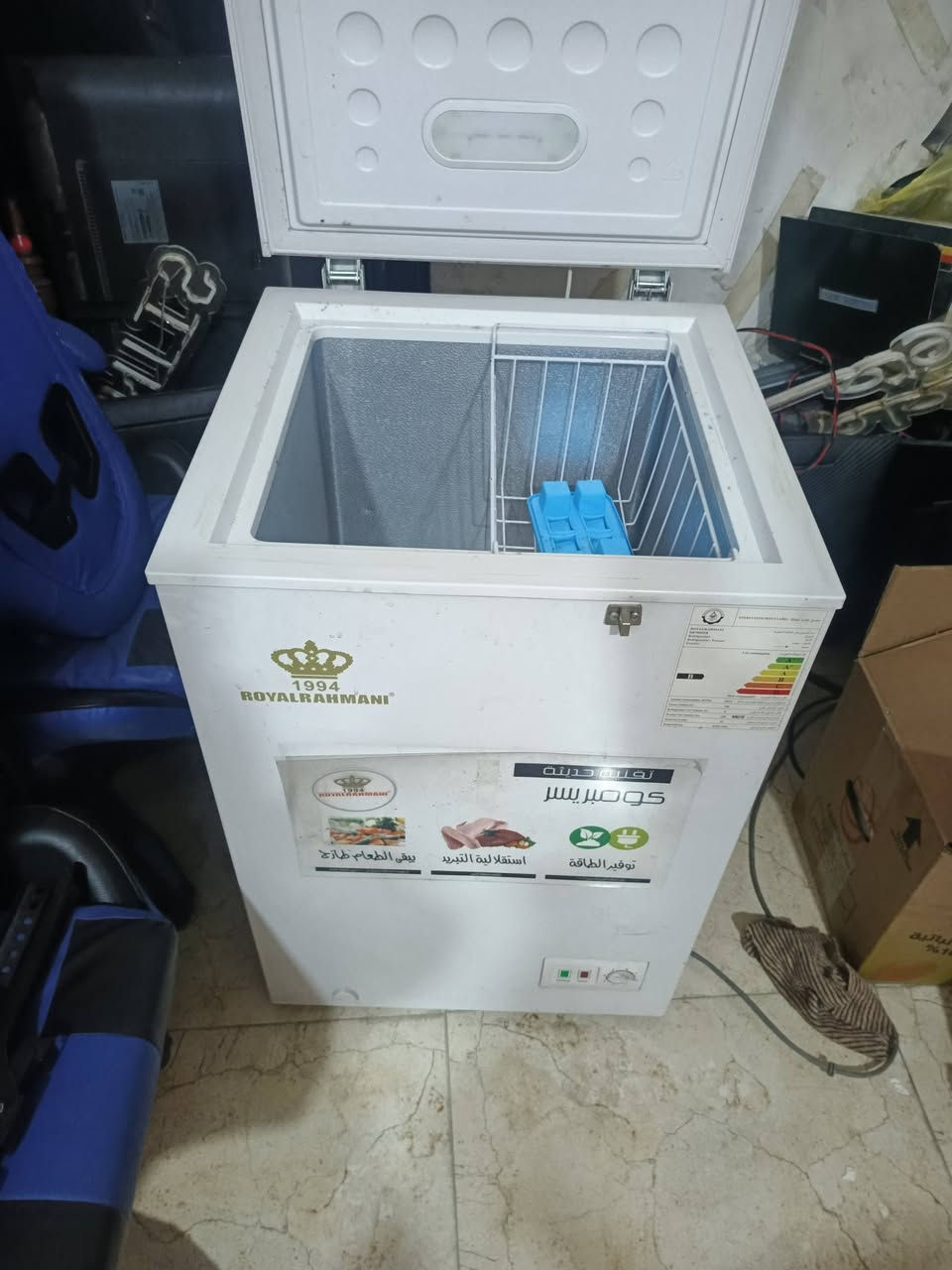 السلام عليكم يوجد الديه 15كريي وربعه ميز طعام ومجمده تواصل ع واتساب ***********
