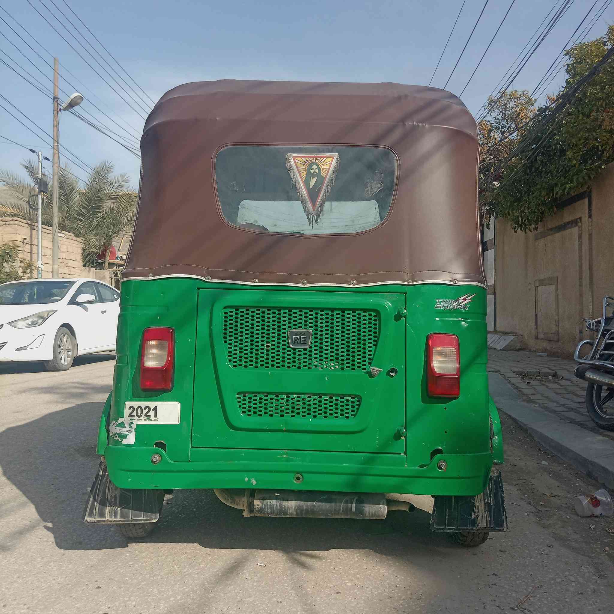 السلام عليكم ورحمة الله وبركاته تكتك للبيع موديل 21 أوراق البغداي كربلاء حي العامل رقم الهاتف ***********
