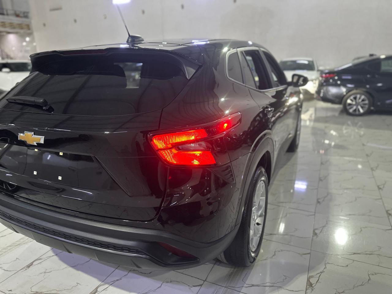 تراكس موديل 24  سياره ماشيه 42. سياره بعده رقم كاتي موجوده في اربيل سياره بجم كبس خلف كبس بيه بابين امبدل بلادي  بيه صبغ بيه مكانين صغار صبغ حتى دعاميات بله صبغ. كوله ابشرط كير محرك.  ***********
***********  سعر 148$ او بيه مجال بصيط
