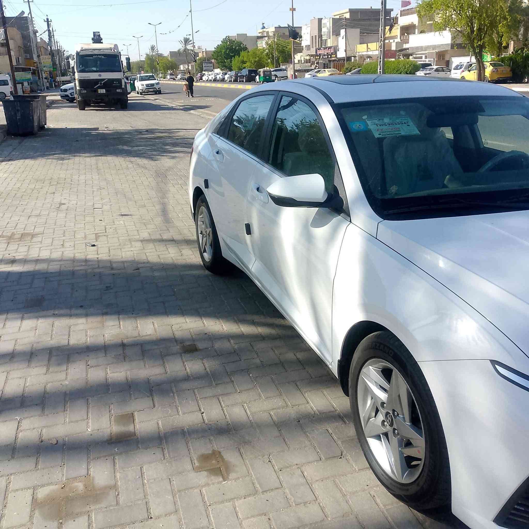 هونداي اكسنت موديل 24 فول مواصفات عدة البصمة ماشية 40الف بيها بارد بالجاملغات الخلفية فقط رايدها 140وبيها مجال رقم بغداد انكليزي باسمي سيارة بحالة الوكالة ***********
