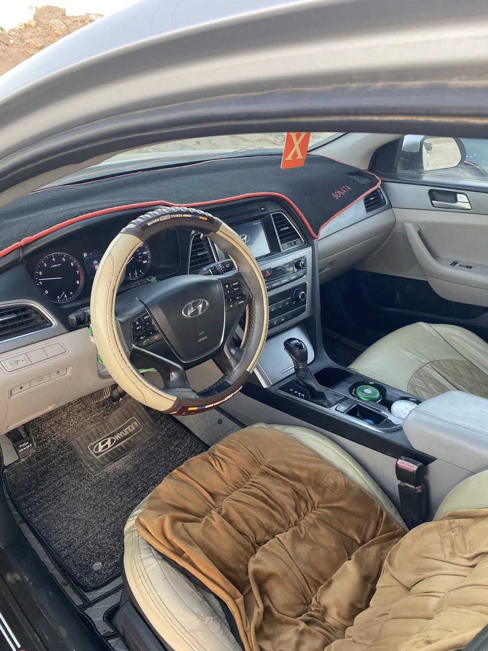 سونته للبيع وارد امريكا 16 سياره جاهزه خير من الله حداديه جديده تخم تاير  تبريد شغال  تدفء شغاله  كأمره خلفيه شاشه كبيره   سنويه باسمي  رقم بغداد 28 سنويتها أربع قطع صبغ بدون دواخل  ماشيه السياره 95 ألف مكينه كير كفاله السعر 117 بيها مجال  بسيط *********** رقم صاحب سياره
