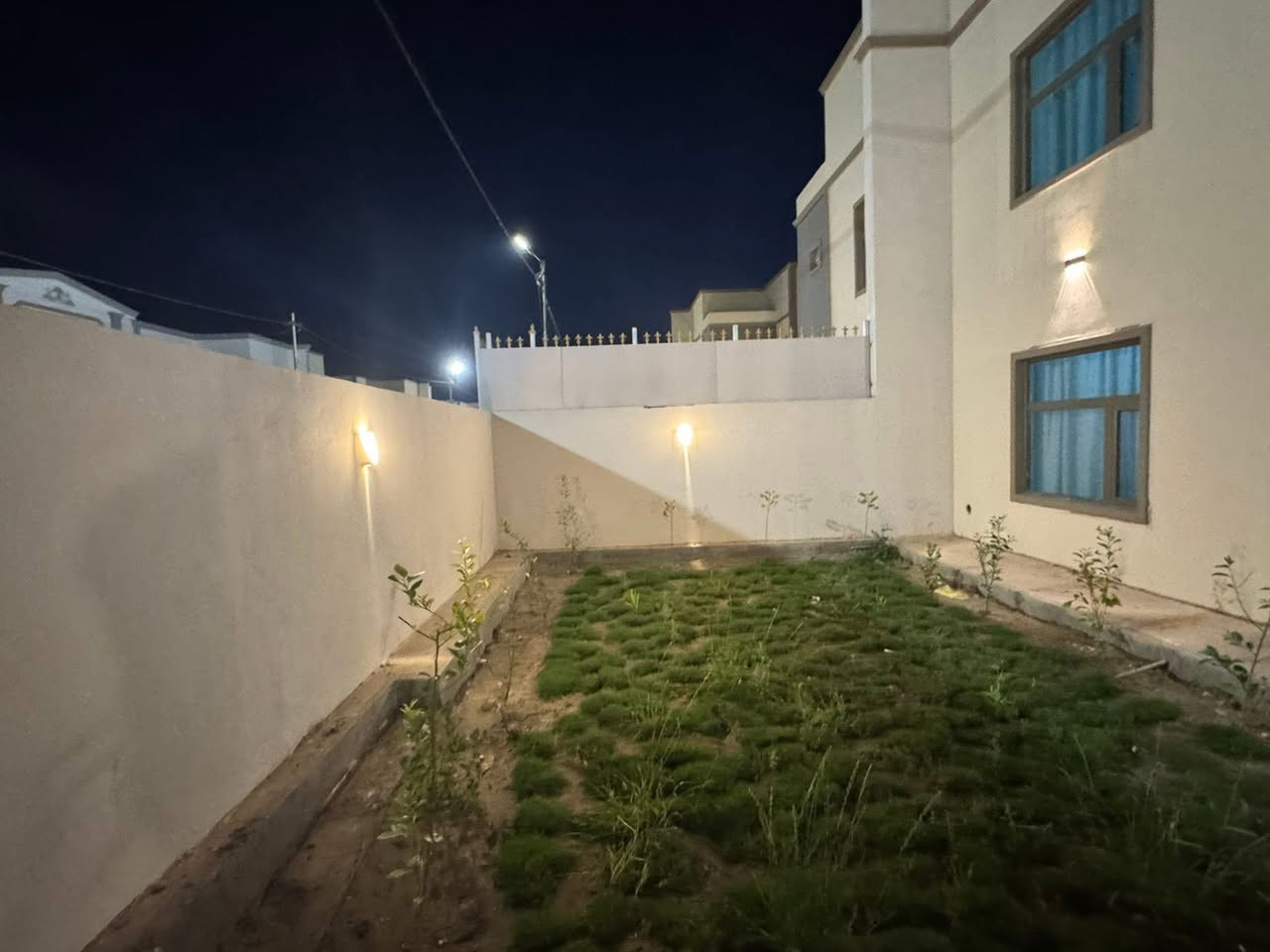 دار في مجمع الأميرات الثانية

السعر الكلي 162 مليون دينار عراقي
واصل 75+ تطلوعة مناسبة

مربع الخامس موقع ممتاز خلف شارع60م  
 أستلام بعد شهرين

🔵🔵للسعر اكتب / تم /تجيك تفاصيل كاملة 🔵🔵
***********☎️
نتشرف بكم
