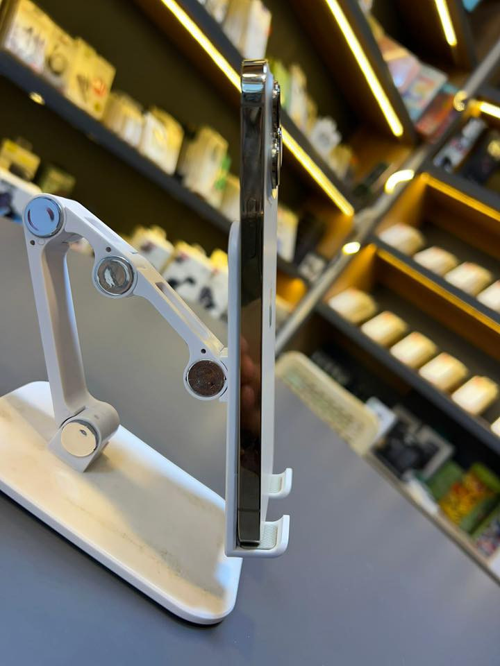 ايفون 13 برو ماكس  
شرق اوسط  دبل سيمكارت
 كارتونه وياه شرط مطابق الايمي
بطاريته 87 بلاديه شرط
نموذج M
السعر 790 قفل
***********
