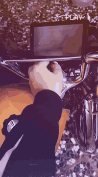 سلام عليكم دراجه سونك للبيع مديل 2025 دراجه جديده معنه الكلمه بس العداد يشتغل هو بس الفيشه مشلوعه مثل ما موضح بصور لون مميز مكينته 200 خير من الله سعره 750 وبيه مجال بسيط مكان بغداد الاعضميه
رقم الهاتف ***********
