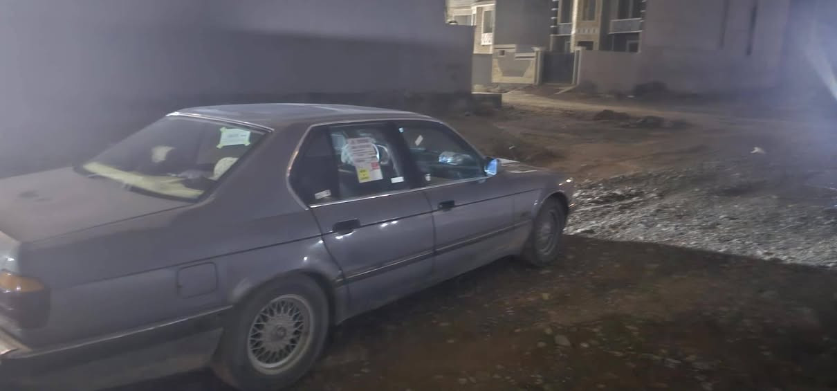 سلام عليكم  بي ام للبيع حجم 730
سياره بلاد بس الجنطه مصبوغه تبريد ويا السويج كير محرك شرط غرفه جديده تايرات 70بل 100 حداديه جديده رقم صلاح الدين سنويه لل27 سعر 38وبيها مجال ***********راعي
