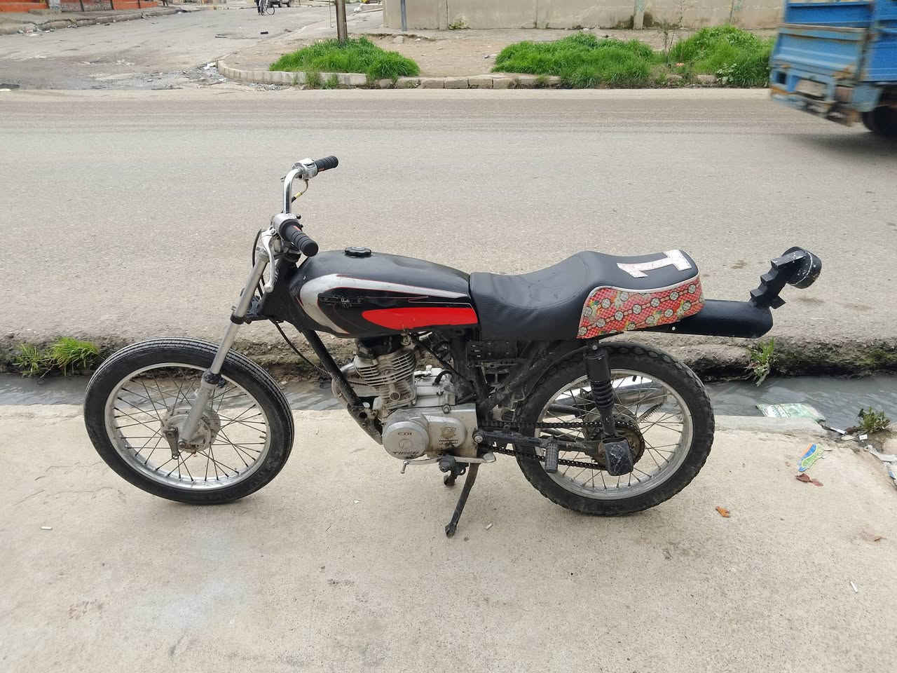 السلام وعليكم ماطور تايكر19 ماطور مكينه خرسه ماطور تحريكه معدل نار السعر 225وبي مجال شراي الاتصال على الرقم ***********
