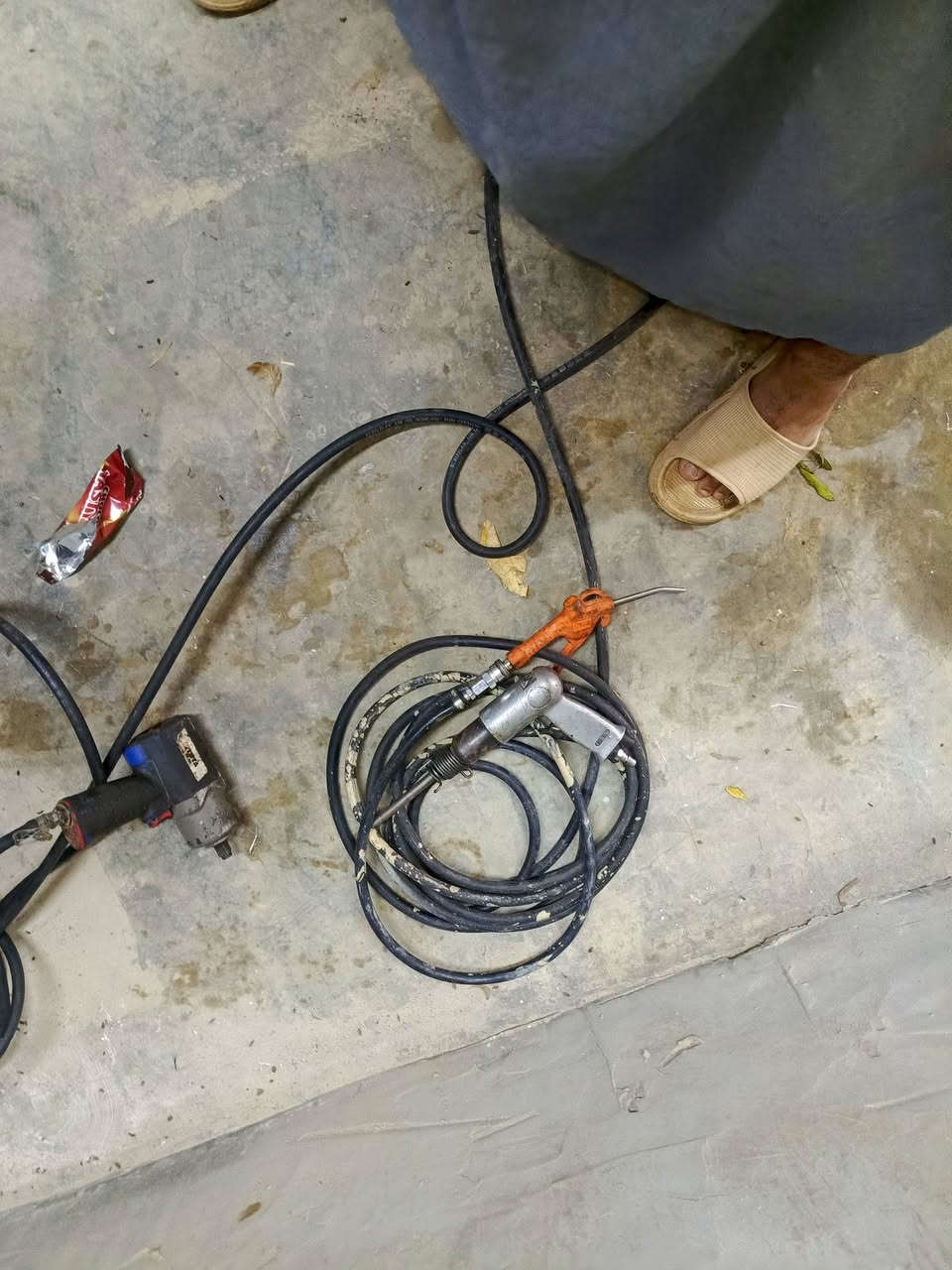 بطل هواءمع صوندةعدد2مع مسدس فتح مع دريل خلع مكان ديالى شهربان ***********
