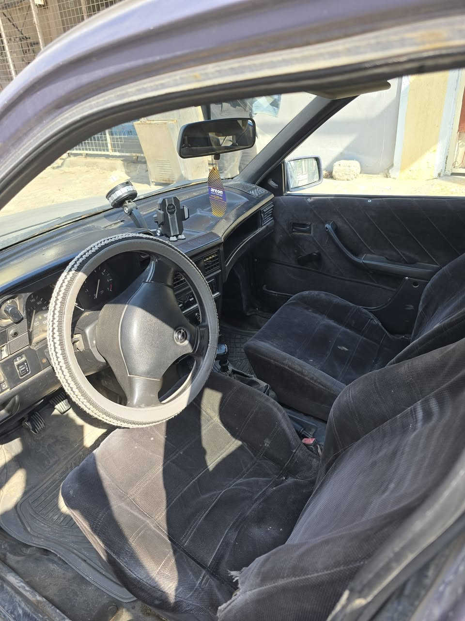 كاديت جنطة:
موديل : 91

ستيرن : بور 

قفل : مركزي 

كير : شرط 

محرك : اثر نفخ 

حجم محرك : 18 

رقم : نينوى الماني 

سنوية : عضم 

الشرعي : اني 

طخم : جديد 

صبغ : صراحه ما ادري يكولون تصليحات بس السقف شركه 

كهربائيات : فول 

تنته : شغالة فول 
السعر : تفضل خاص 
رقمي : ***********
مكاني : الموصل الجانب الايسر حي سومر
