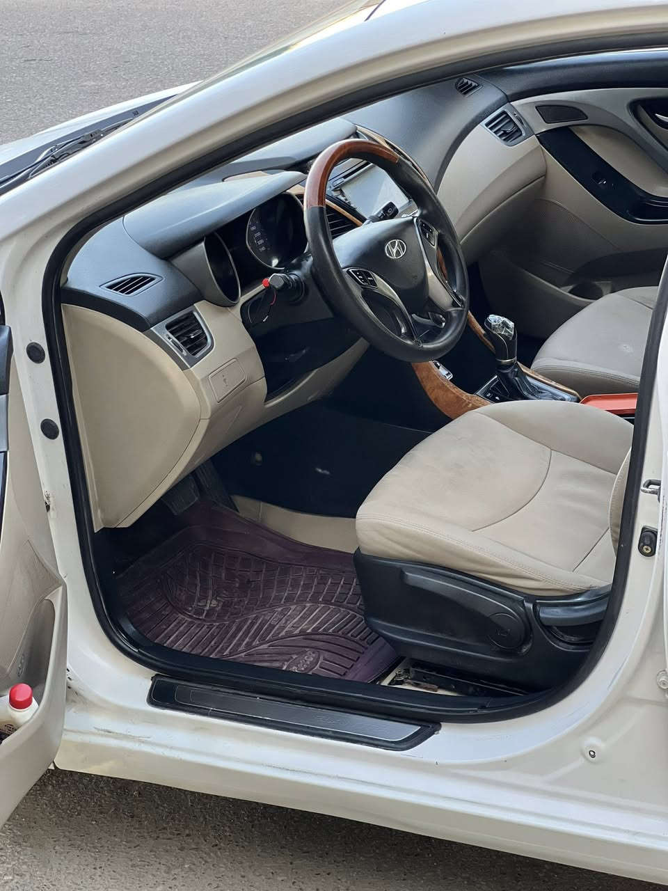 السلام عليكم 
للبيع النترا 2015 خليجي مكفوله من الضربه والتبديل بيها رشات صبغ  اماكن   فول مواصفات  رقم بصرة سنويه لغاية 2027 السعر 110 وبيها مجال مكان السياره البصرة القرنه ***********
