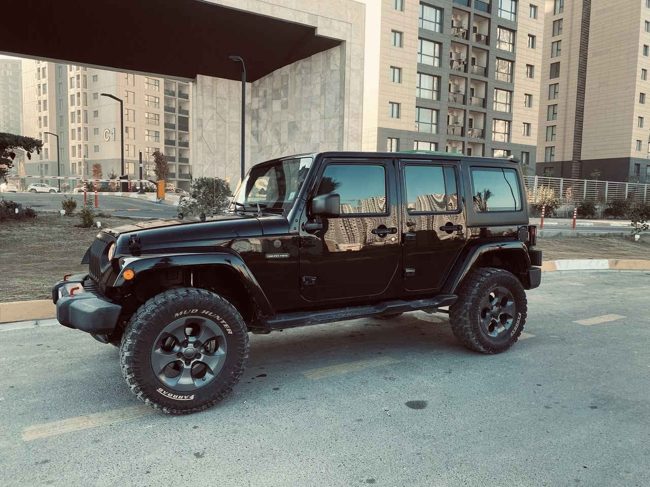 سلام عليكم جيب رانكلر 2017 ربيكتون كلين السياره  مصروف عليها و مزوده و حتى الداخل دكتات تبريد و دركة مضلع و ترفيعه 2.5 انتش ب228 مكاني بغداد حي الجهاد.


**إذا كنت صاحب هذا الإعلان وتريد حذفه لأي سبب، رجاءا أرسل رسالة إلى الدعم الفني**