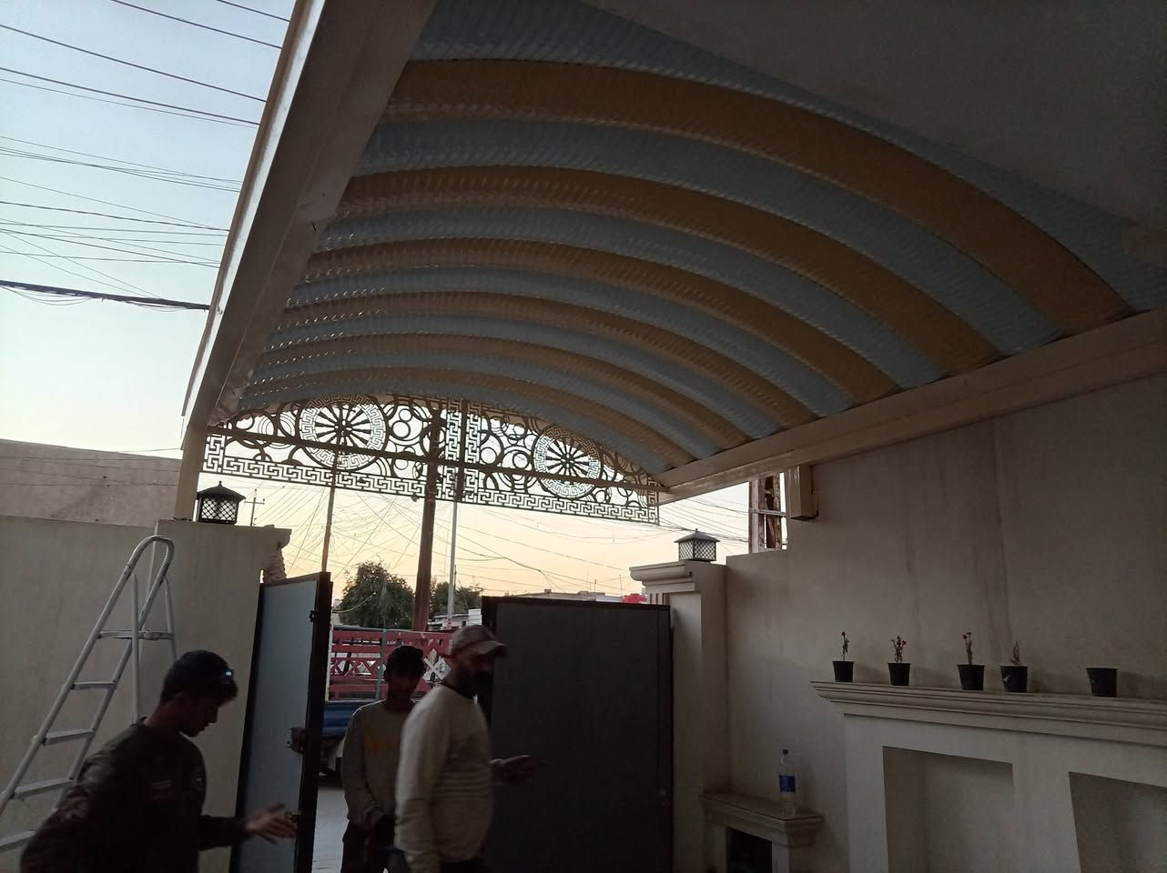 تم بعون الله عمل سقيفه في منطقة المعالف ونشكر كادر مكتب الصادق اللسقائف كي سبان سعر المتر 23الف ***********
