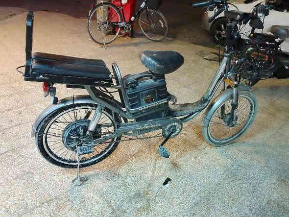 موطور للبيع كلشي بيه شغال السعر 200وبيه مجال العنوان موصل الايمن ***********
