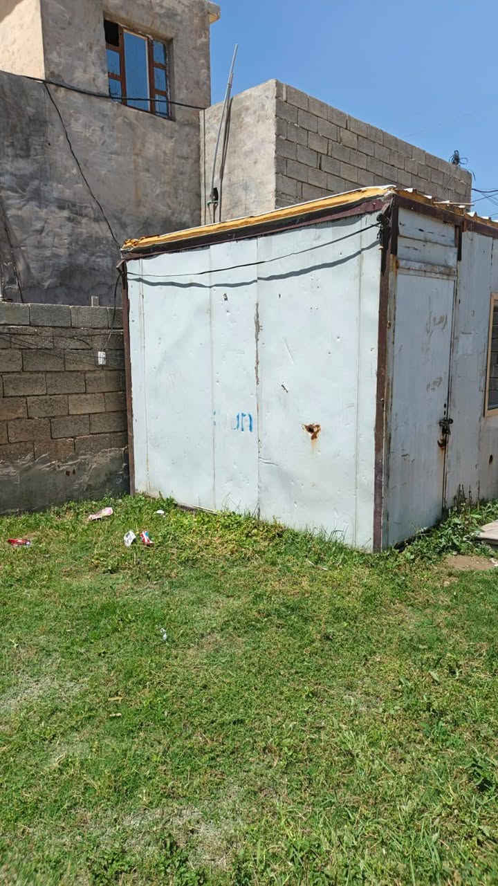 كرفان للبيع المساحه المساحه 3×4 مأسس كهربائات كامل شباك ينقفل والباب ينقفل ما بي اي ضرر للتواصل اتصل ***********
