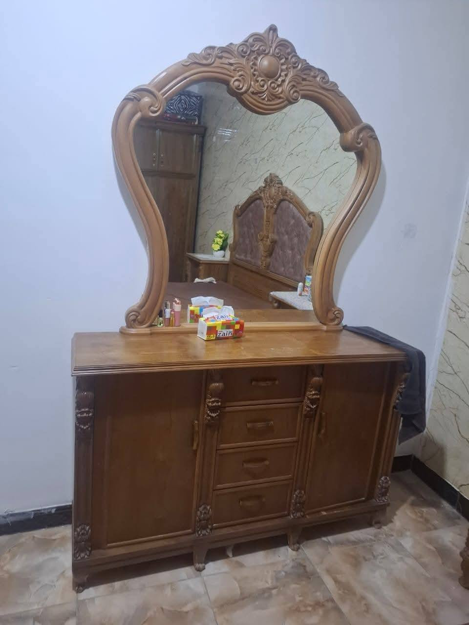 للبيع جربايه و ميز سعر 450 وبي مجال ع خاص وعنوان رمادي رقم *********** للإستفسار
