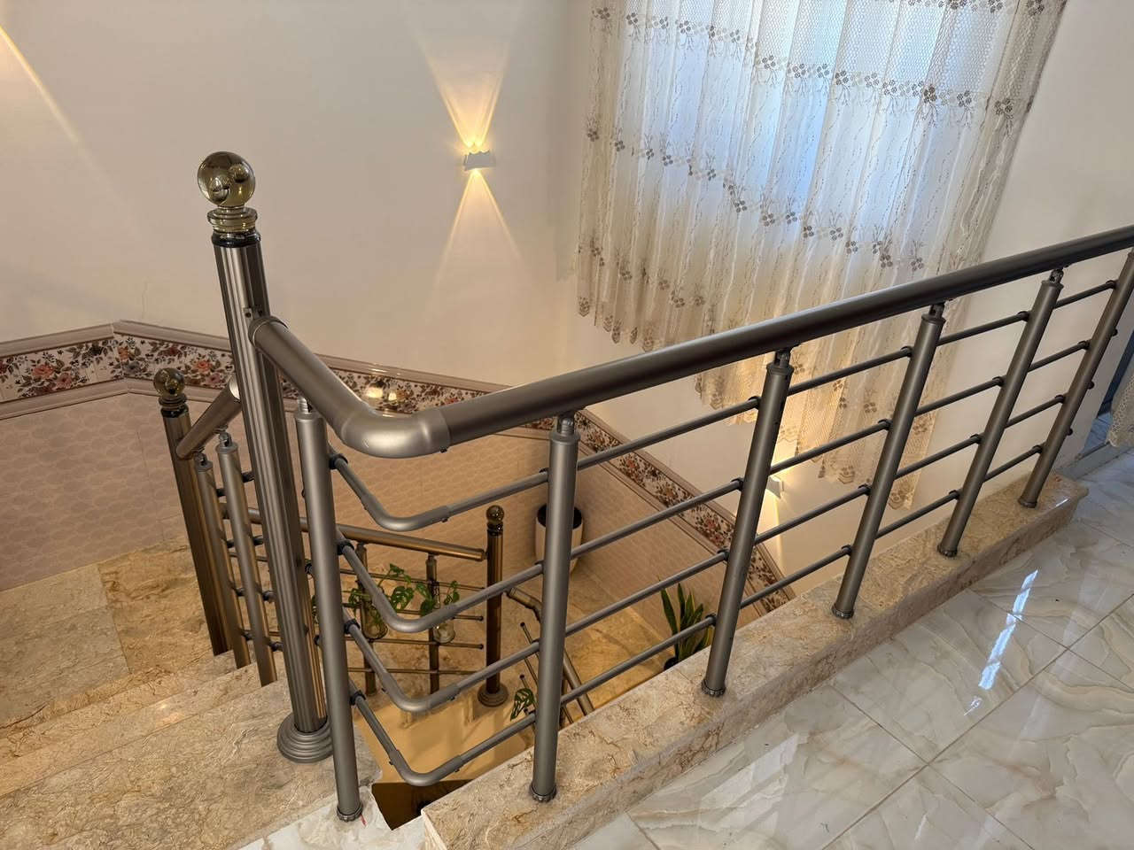 السلام عليكم
بيت للبيع بناء حديث ١٥٠ متر طابو صرف في حي الجهاد الحمدانيه
للأستفسار الاتصال على صاحب الدار
***********
