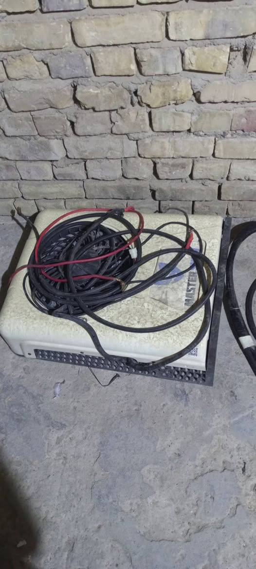 سلام عليكم سبلت مال سياره قطعتين خارجيه وداخليه مشتود هاي صيفيه جديد واحد طن 12  فورتيه يشتغل عل باتري ماله علاقه بل مكينه كامل هو ويراته جيب وشد   مكانه كوات***********
