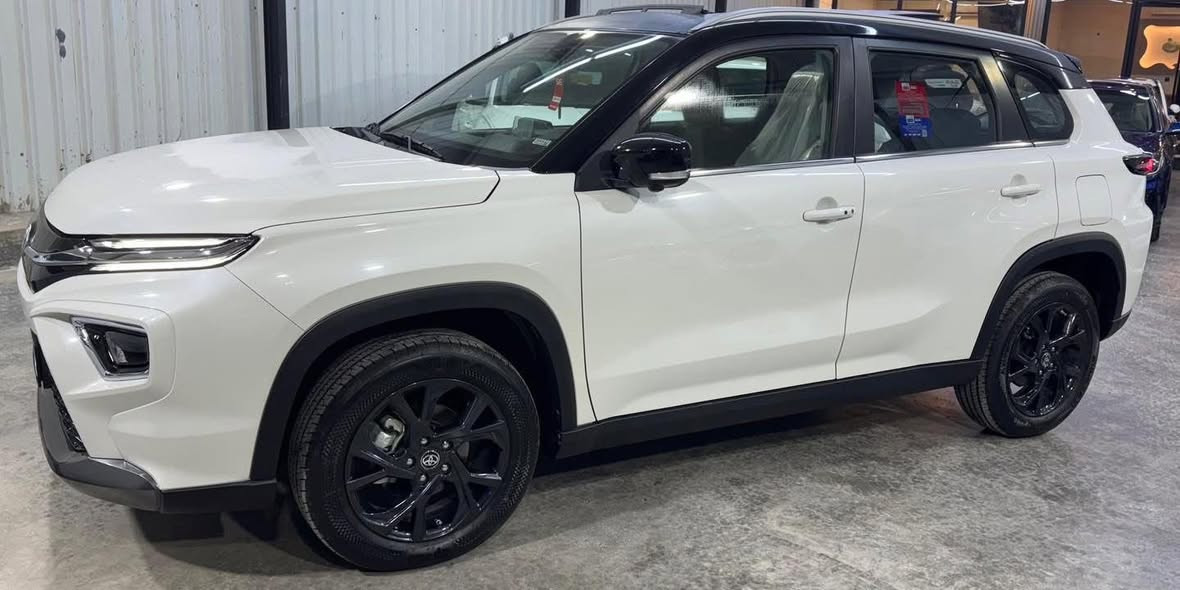 تويوتا SAS اوربان كروز هايبرد 2025 زيرووو للبيع
فووول مواصفات تو كلر
رقم بغداد
بانوراما
بصمة
شاحن موبايل
لد امامي خلفي
داتا شو
رادارات
شاشة
٤ كامرات
باقي المواصفات موضحة بالصور
السعر 31 مليون
الاستفسار مراسله او الاتصال على الرقم ***********
