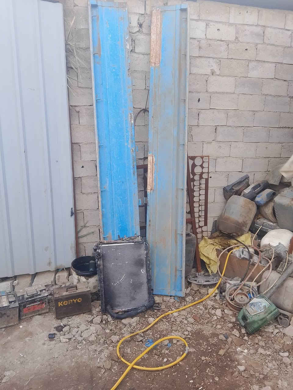 السلام عليكم
كيا مديل 95 قماره وربع بنكوا رقم الماني نجف بدي جديد مكينه وكير واكسن وشاصي مكفولات التاير الوره تخم  تحويل بسم المشتري بيه قماره محروكه ***********
