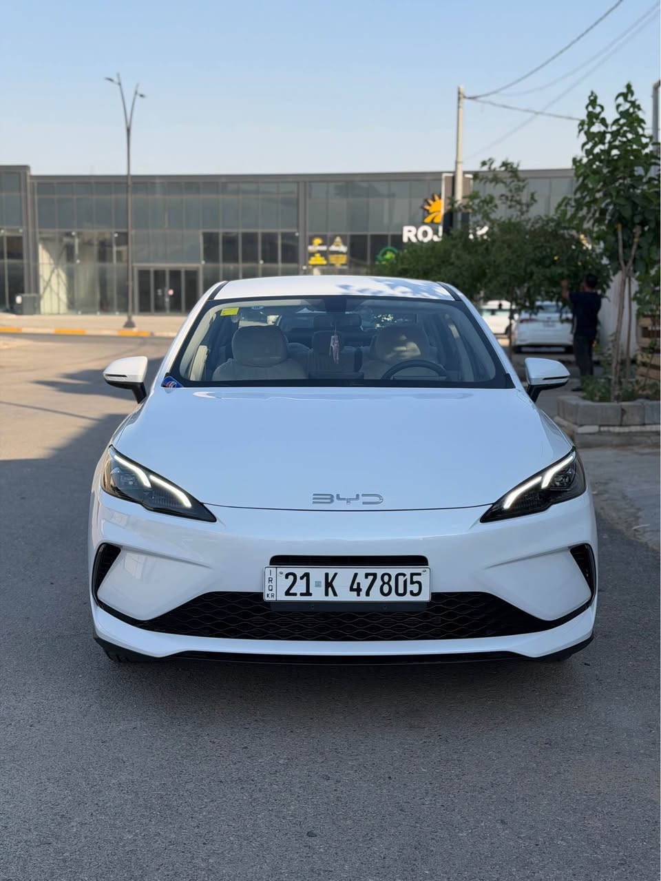 سلاوى خواتان ليبيت 
BYD sel 05 
بيوايدى سيل 
موديلى ٢٠٢٥ 
٤٠٠٠ كم روشتوه 
ناو زه رد 
كامل اشياى خوى له گه له. 
ده عامى بو ده عامى به شرت هيچى پيوه نيه 
ناونيشان سليمانى 
*********** 
تحويل غرامه به شرت السليمانية, العراق
