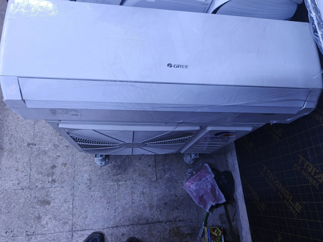 سبلت كري انفيرتر 
طن ونص انتاج ٢٢ 
ا بلادي كامل مكمل 
تحكم فان 
ع وضع الشركه 
كامل ملاحقاته
سعره ٤٥٠ 
***********
