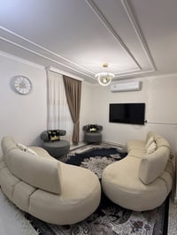 ١٠ مقاعد • ظهر متحرك • استعمال ٣ أشهر