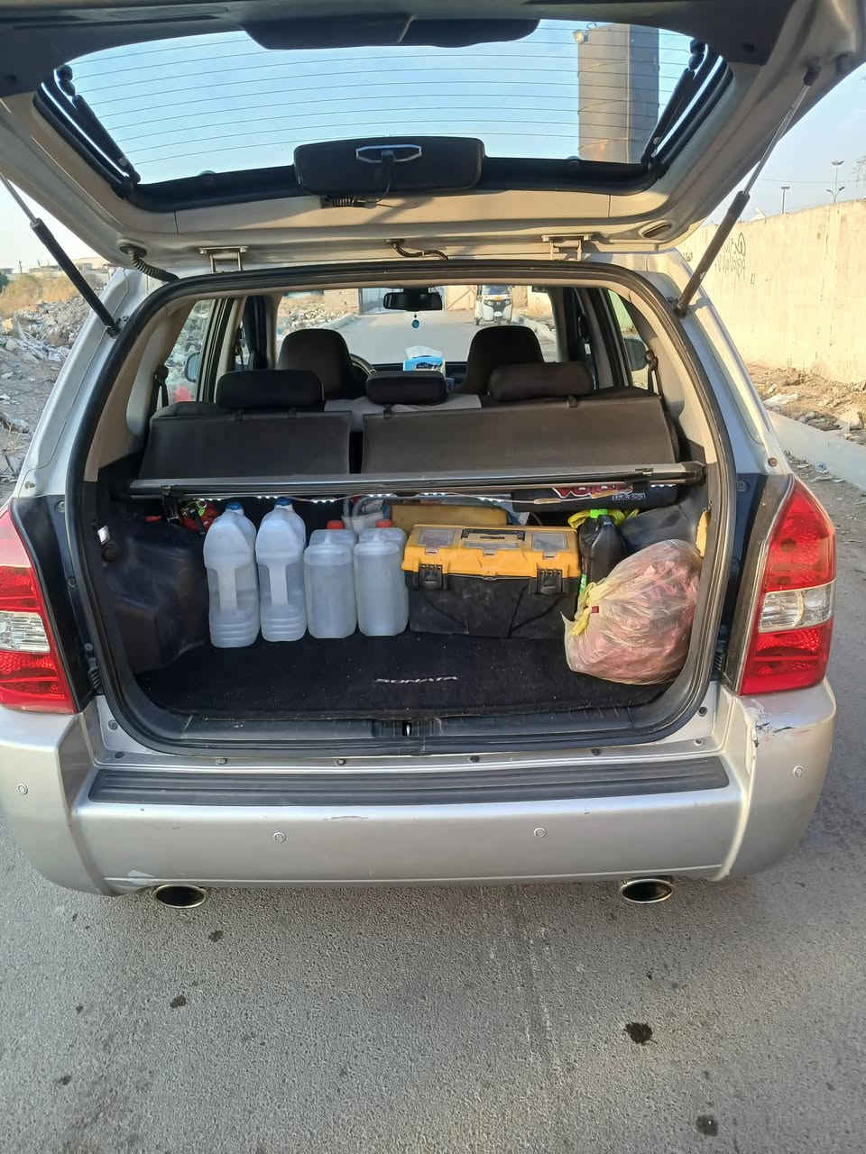 #بيع_مناسب

السلام عليكم هواندي توسان للبيع موديل ٢٠٠٩ كير محرك مكفول صدر امامي خلفي جديد تخم تاير 5 ويل كب 
كشنات تدفئة حساسات خلفية كامرة أمامية خلفية تبريد بيانو فتحة تحكم ستيرن حجم المحرك 2700 V6 فورويل فول مواصفات  ماشية 150الف حقيقي استخدام شخصي 
رقم بغداد تحويل مباشر 

رقم الهاتف ***********
العنوان بغداد الغزالية 

لبيع سيارتك راسلنه والباقي علينه ✅ 

لمعرفه السعر سوي تعليق على سوق بغداد أون لاين ـــــــ Baghdad Market Online
