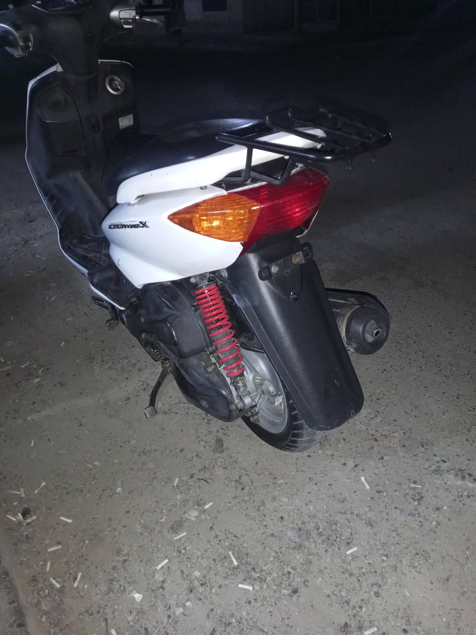 سلام عليكم دراجه سكنس نثيه ياباني كلشي شغال ما بيها كل نقص صار أقل سنه نازله رنبه أوراقها  اكمله سعر ٦٥٠ رقم تواصل *********** مكاني مدينه الصدر
