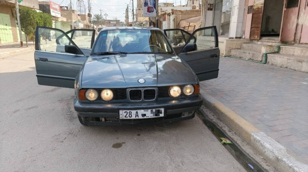 للبيع 45 ورقه او مراوس حسب القناعة
حجم 525i 
‏موديل 1992 
‏لون رصاصي فيلي
‏محرك مفتوح 
‏كير اوتماتيك 
‏جام اوتماتيك 
‏ابواب سنتر لوك
‏كير ومحرك نضيف 
‏غرفه جديدة جلد اسود
كاعية تغليف جديد
‏حداديه و تايرات نص عمر 
‏رقم انكليزي مشروع وطني
‏سنويه الى 2030 هزة جديدة
‏مابيها غرامات
‏بأسمي تحويل ثاني يوم
‏المكان بابل
‏‪+9647700214757‬‏ متواجد فقط واتساب او اتصل


**إذا كنت صاحب هذا الإعلان وتريد حذفه لأي سبب، رجاءا أرسل رسالة إلى الدعم الفني**