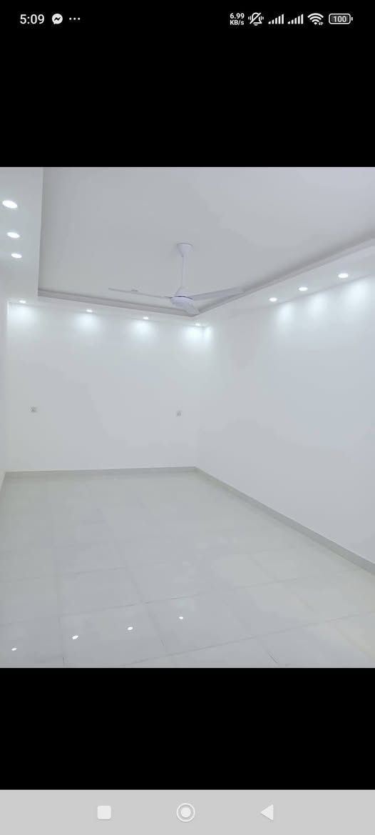 السلام عليكم من رخصت أخوية الأدمن عندي ١٢٠م واجة ٤نزال ٣٠م بيت جديد درجة أولى كلة مرمر بيت فول بي كراج صالة مطبخ خدمات حولي وغرفة نوم منور الطابق الثاني ٢غرف نوم وخدمات وحولي طابق الثالث بيتونة مخزن سطح البيت فارغ بناء ٢٠٢٦ موقع القاهرة الظباط قريب أسواق ابو تحسين قريب اعدادية القاهرة لبنات أستفسار على رقم ***********
