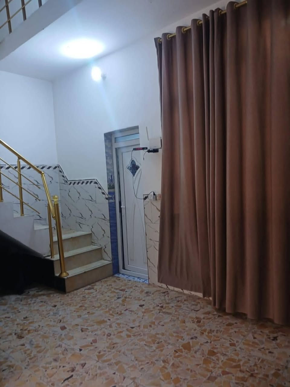 بيت بالكريميه المساحه ١٠٠ متر بشارع محل مرتضى يحيى بالخمسه الأولى السعر ١١٠ وبيه مجال لاستفسار الاتصال على الرقم *********** حجي حسن المجداوي علمآ ان البيت طابقين
