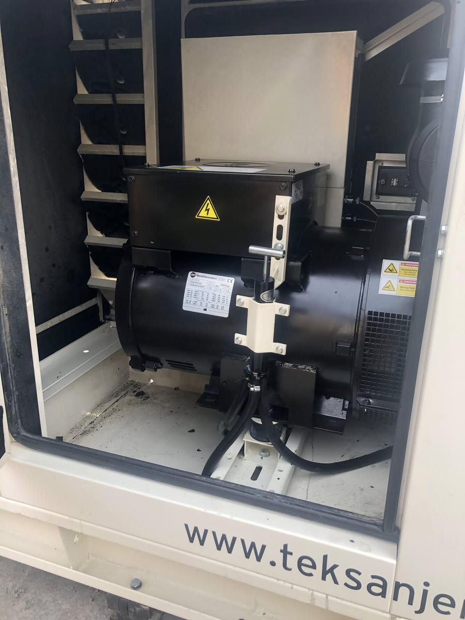 سلام عليكم
مولدة بيركنز كاتم تكسان 
67 KAV كاتم ساعات قليله مشتغل 
***********
