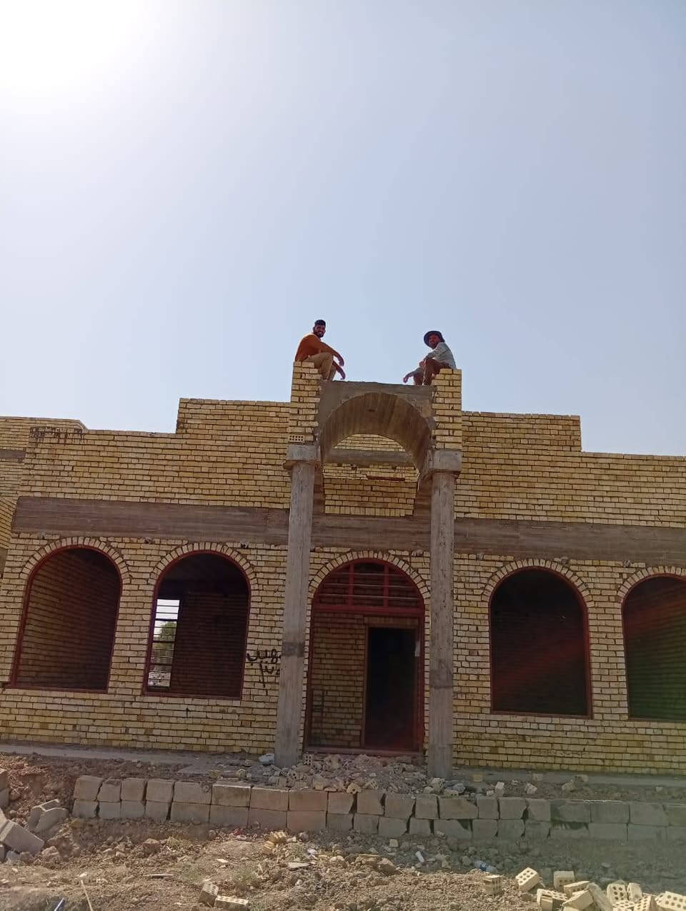 السلام عليكم خلفة بناء طابوغ
***********
