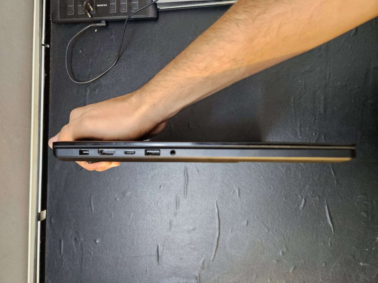 🔥 للبيع: وحش الإبداع ASUS ProArt P16 (أحدث إصدار) 🔥
للمصممين والمحترفين، أقوى لابتوب بمواصفات خرافية ودعم كامل للذكاء الاصطناعي:
💻 المواصفات:
• المعالج: AMD Ryzen™ AI 9 HX 370 (12 Cores) 🚀
• كارت الشاشة: NVIDIA RTX™ 4070 (8GB) 🎮
• الرام: 64GB LPDDR5X ⚡
• الهارد: 2TB SSD NVMe 💾
• الشاشة: 16" 4K OLED Touch (دقة ألوان 100% DCI-P3) 🎨
✨ المميزات: شاشة لمس ساحرة، تصميم نحيف وفخم، مخصص للمونتاج والريندر الثقيل.
 مع ماوسLogitech MX Master 3S: 
مع جنطة PROART الاصلية و الكارتون كامل 
💰 السعر: (3,000,000) (ثلاثة ملايين دينار عراقي )
ملاحظة توصيل ماعندي مكاني بغداد الكرخ 
#AsusProArt #RTX4070 #لابتوب_للبيع #تصميم #مونتاج


**إذا كنت صاحب هذا الإعلان وتريد حذفه لأي سبب، رجاءا أرسل رسالة إلى الدعم الفني**