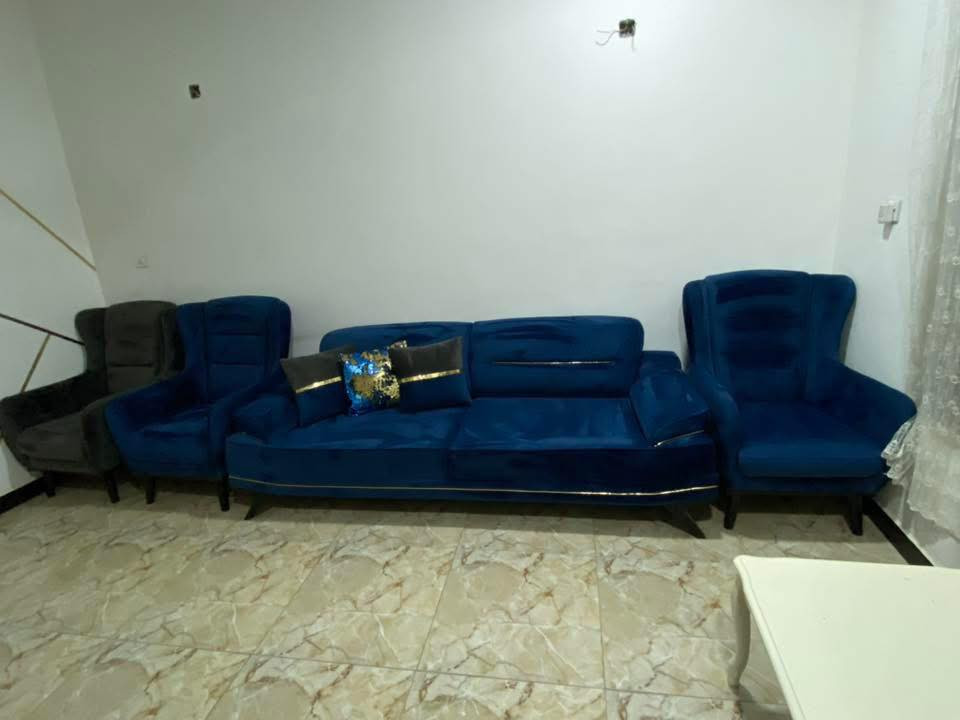 تخم تركي 10 مقعد ينفتح يصير سرير
استعمال قليل مكاني شعب


**إذا كنت صاحب هذا الإعلان وتريد حذفه لأي سبب، رجاءا أرسل رسالة إلى الدعم الفني**