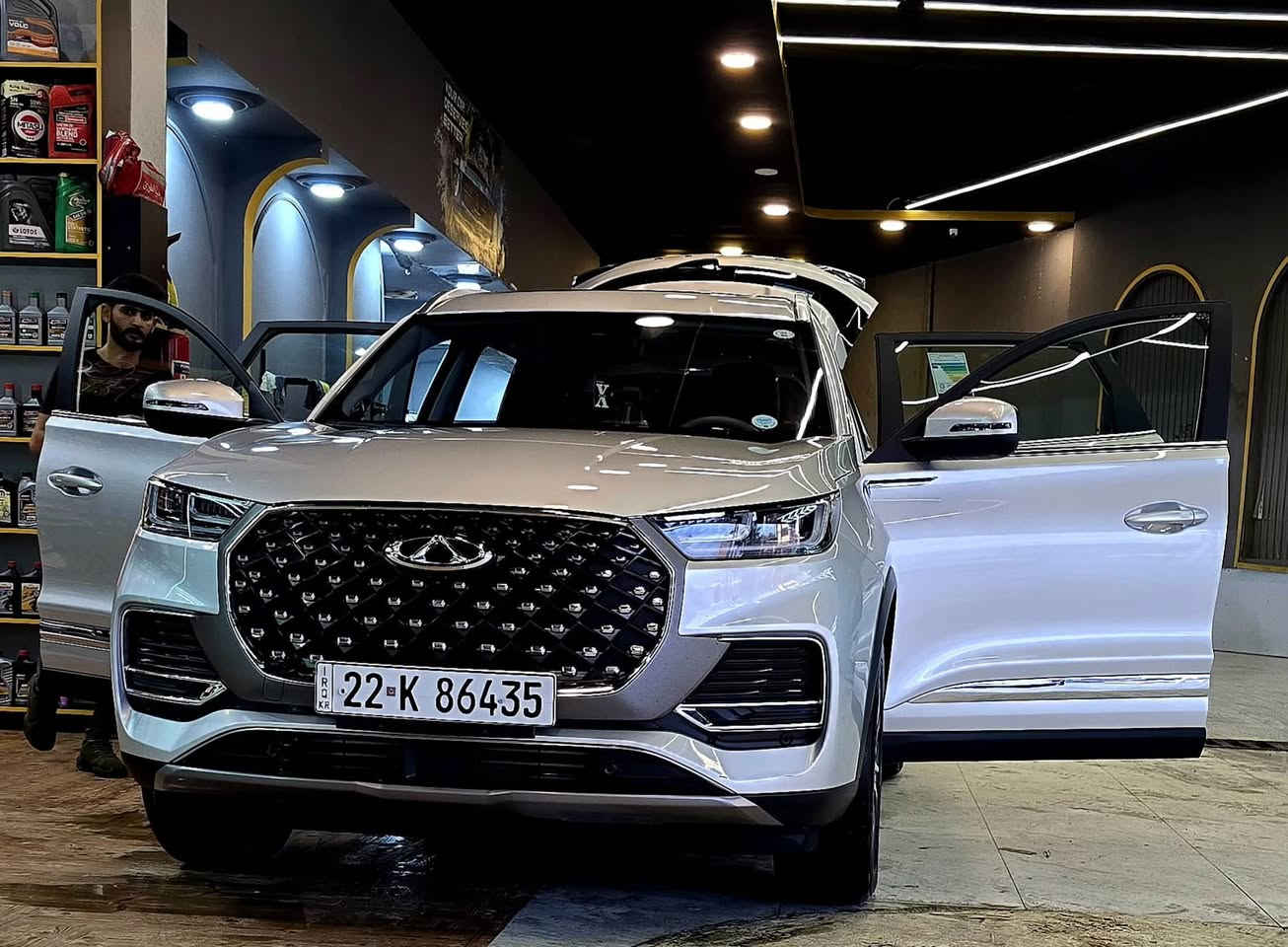 السلام عليكم 
سيارة تيكو 8 برو ماكس ماشية 25 الف مكفوله بالكامل 
بدووووون اي ضررر
المواصفات فول فول 7 راكب 
محرك 20 تيربو 
بانوراما كاملة 
كامرات 360 درجة 
نقطة عمياء 
حساسات امامي خلفي 
كشن تدفئة وتبريد 
تحكمات ستيرن فول فول 
شاشة كبيرة متصلة 
تحكمات الداخل بالكامل شاشة 
اوامر صوتيه
داخل قرميدي مميز 
#السعر230 $
*********** للا ستفسار
